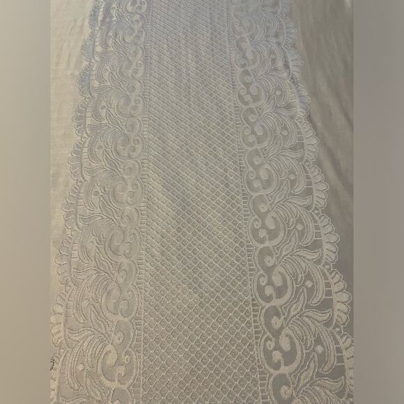 White wide scarf Lacey iridescent vintage look With beating around two sides - Picture 3 of 6